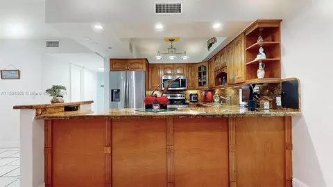 Kitchen - 6880 W 2nd Ln #6880, Hialeah, FL 33014 photo 2 of 4