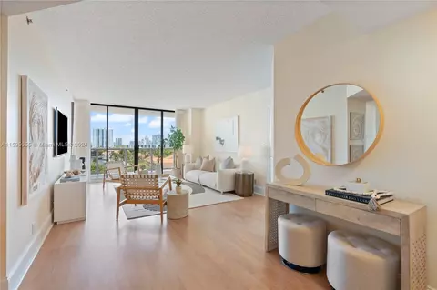 3600 Yacht Club Dr #704, Aventura, FL 33180