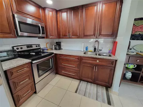 346 Flanders Dr #H, Delray Beach, FL 33484