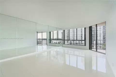 520 Brickell Key Dr #A902, Miami, FL 33131