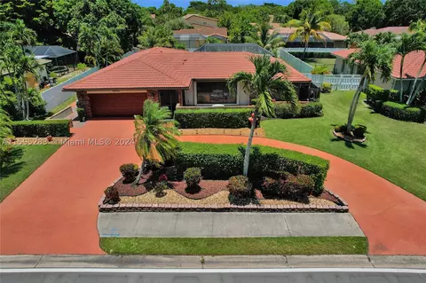 10173 Ramblewood Dr, Coral Springs, FL 33071