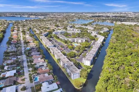 107 Royal Park Dr #2H, Oakland Park, FL 33309