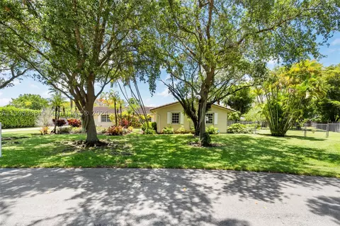 8555 SW 162nd St, Palmetto Bay, FL 33157