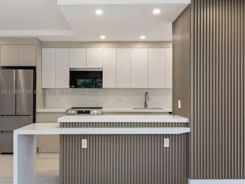 2430 NE 135th St #201, North Miami, FL 33181