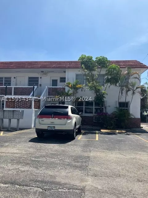 22 SE 3rd Ter #10, Dania Beach, FL 33004