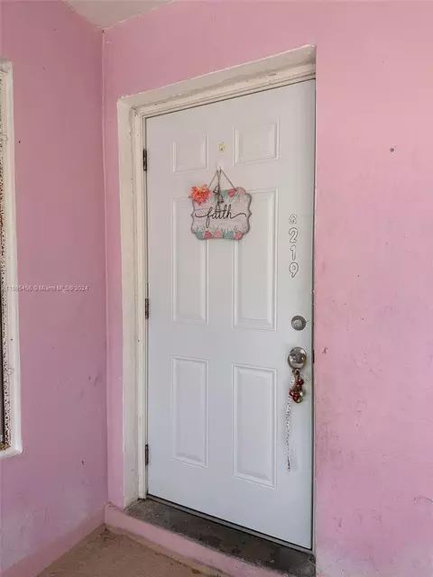 7520 SW 82nd St #G219, Miami, FL 33143