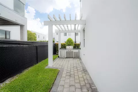 10041 NW 75th St, Doral, FL 33178 photo 31