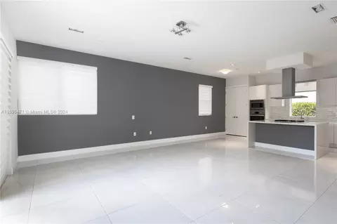 10041 NW 75th St, Doral, FL 33178 photo 6