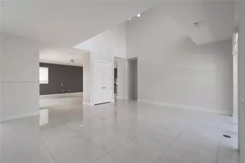 10041 NW 75th St, Doral, FL 33178 photo 5