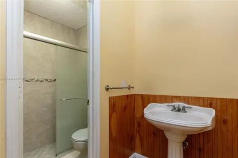 Undisclosed, Hialeah, FL 33015 photo 19