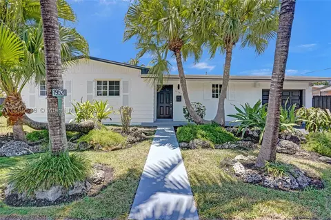 19520 SW 97th Pl, Cutler Bay, FL 33157