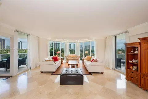 19333 Collins Ave #604, Sunny Isles Beach, FL 33160