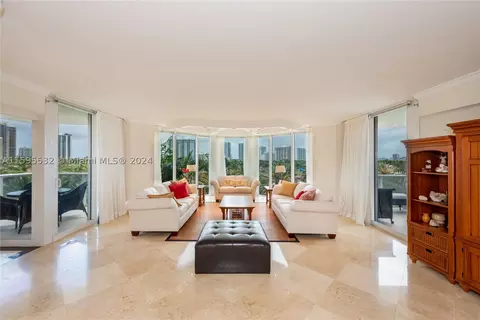 19333 Collins Ave #604, Sunny Isles Beach, FL 33160