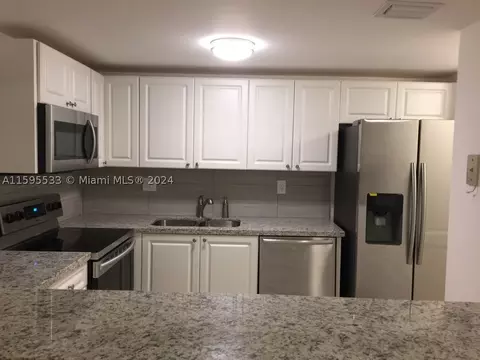 9280 Fontainebleau Blvd #301, Miami, FL 33172