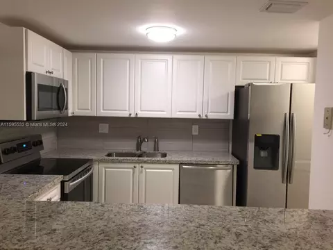 9280 Fontainebleau Blvd #301, Miami, FL 33172