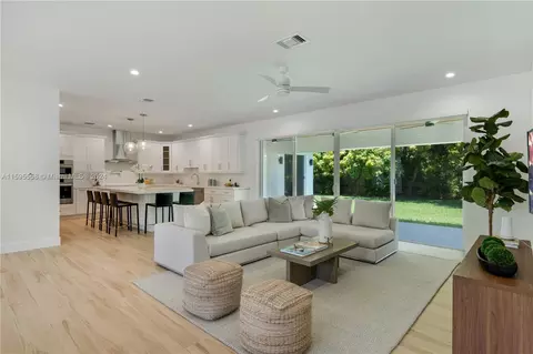 11815 SW 82nd Rd, Miami, FL 33156