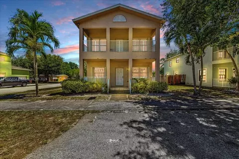 5610 SW 43rd St, Davie, FL 33314
