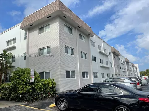 581 Blue Heron Dr #307-B, Hallandale Beach, FL 33009
