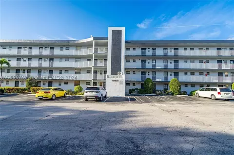 447 NE 195th St #109, Miami, FL 33179