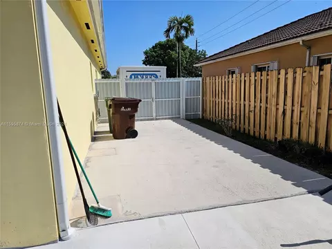 Exterior - 488 SE 4th St, Hialeah, FL 33010 photo 2 of 3