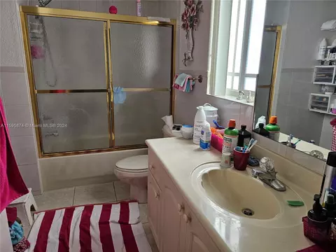 Bath - 488 SE 4th St, Hialeah, FL 33010 photo 2 of 2