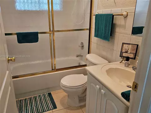 Bath - 488 SE 4th St, Hialeah, FL 33010 photo 1 of 2