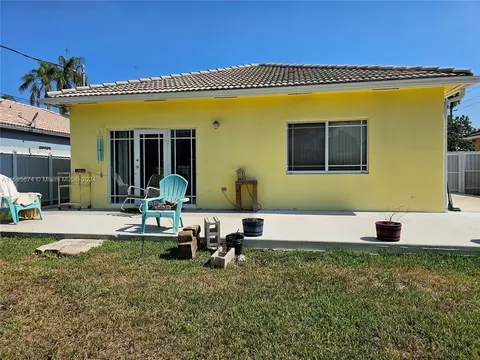 Exterior - 488 SE 4th St, Hialeah, FL 33010 photo 3 of 3