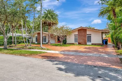 2221 NE 201st St, Miami, FL 33180