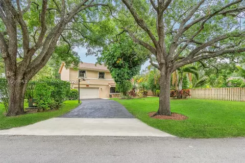12201 Park Dr, Hollywood, FL 33026