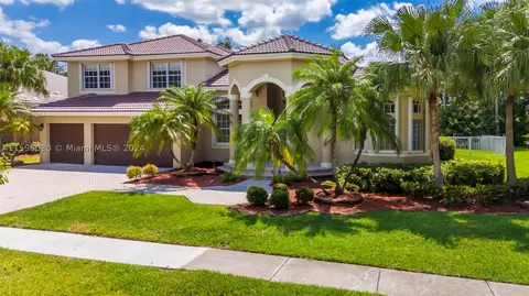 1913 NW 167th Ave, Pembroke Pines, FL 33028