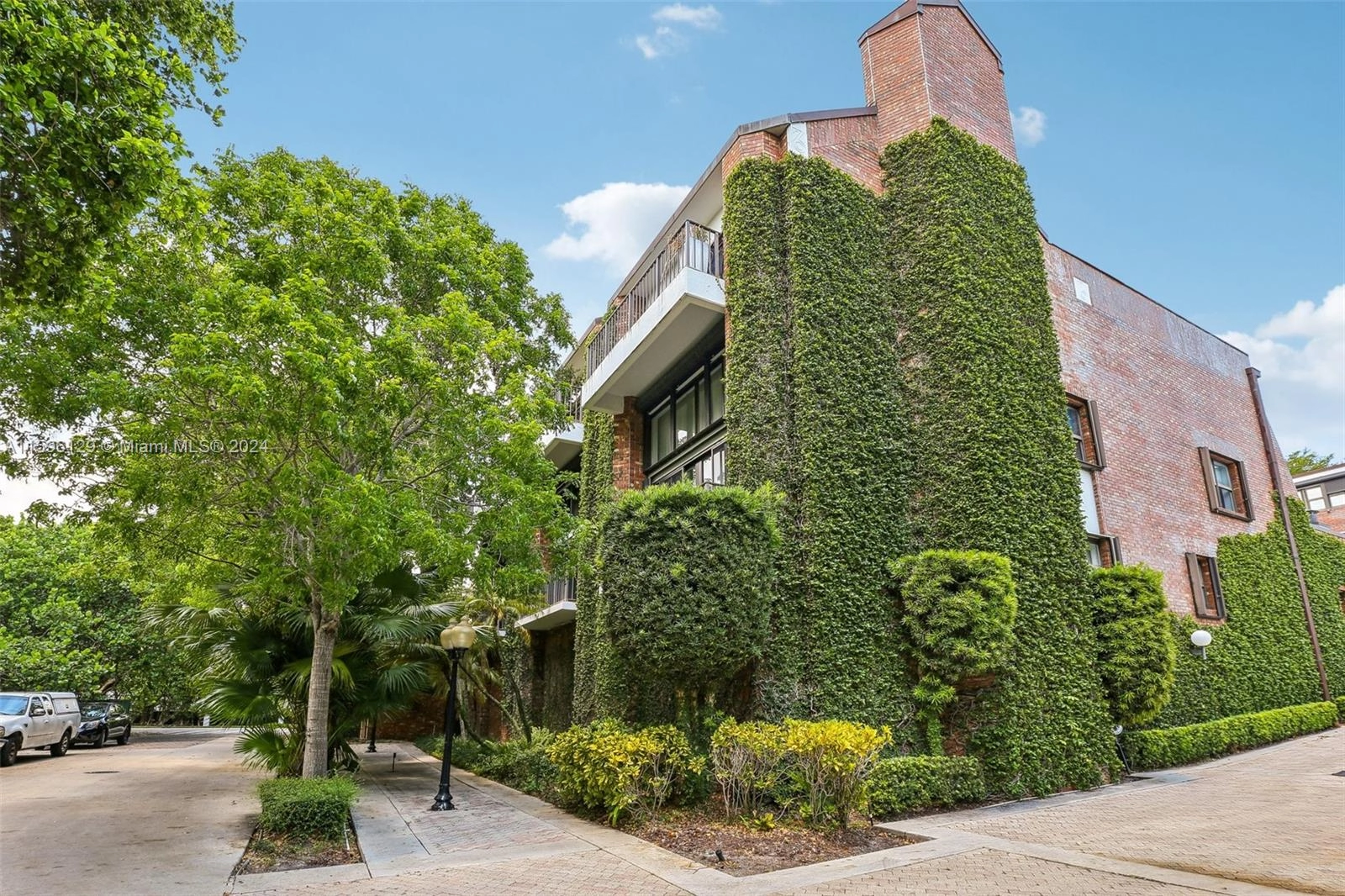 1540 NE Quayside Ter Unit D1  