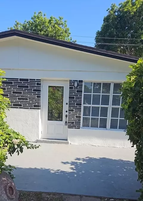 5730 Douglas St, Hollywood, FL 33021