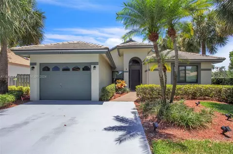 142 Orange Dr, Boynton Beach, FL 33436