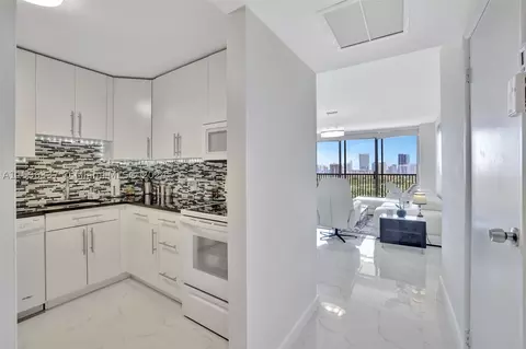 20301 W Country Club Dr #2227, Aventura, FL 33180