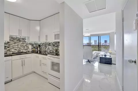 20301 W Country Club Dr #2227, Aventura, FL 33180