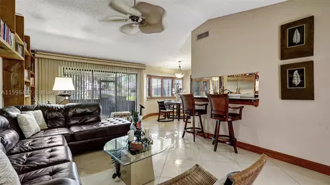 9329 S Chelsea Dr S, Plantation, FL 33324