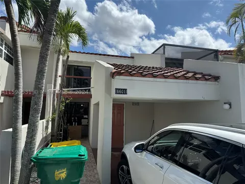 6601 Racquet Club Dr #143, Lauderhill, FL 33319