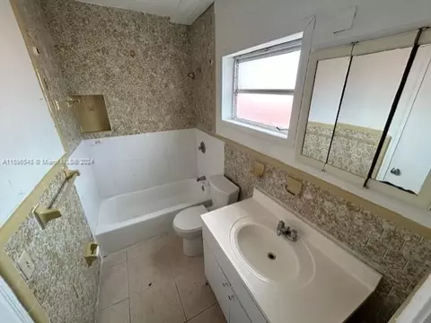 Bath - 2525 SW 29th Ave, Miami, FL 33133 photo 1 of 2