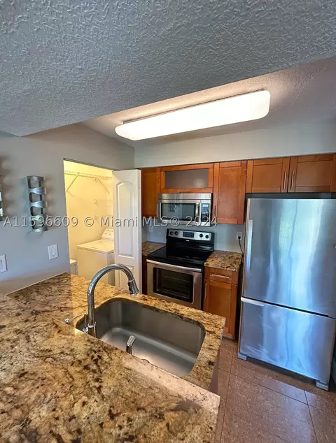 1239 SW 46th Ave #911, Pompano Beach, FL 33069