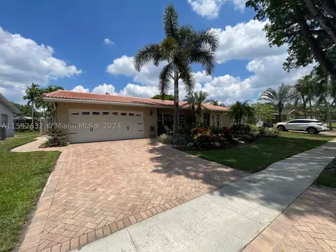 1721 NW 106th Ter, Pembroke Pines, FL 33026