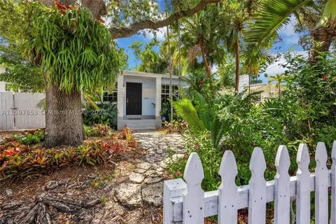 4025 SW 62nd Ct, Miami, FL 33155