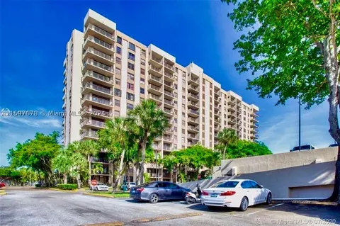 1470 NE 123rd St #A812, North Miami, FL 33161
