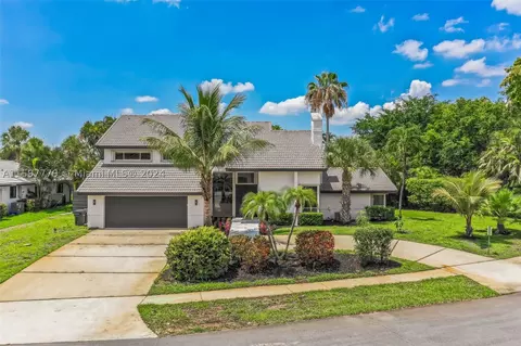 3138 Lakeview Dr, Delray Beach, FL 33445