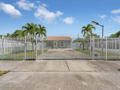 2890 NW 98th St, Miami, FL 33147