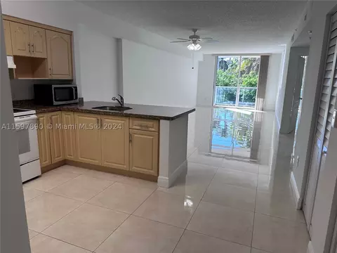 5099 NW 7th St #205, Miami, FL 33126