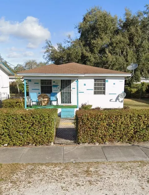 1355 NW 70th St, Miami, FL 33147
