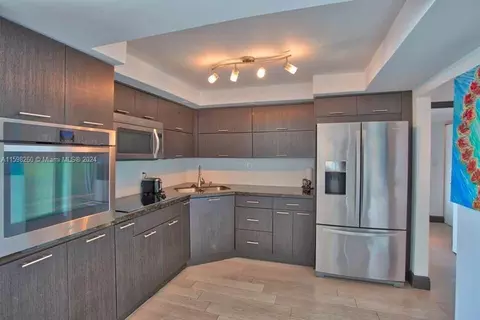16546 NE 26th Ave #5H, North Miami Beach, FL 33160