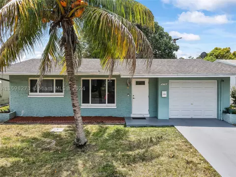 4714 NW 50th St, Tamarac, FL 33319