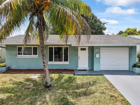 4714 NW 50th St, Tamarac, FL 33319