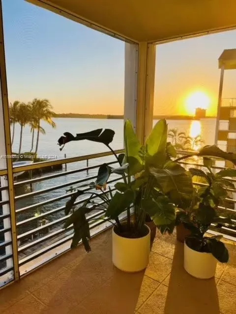 105 Paradise Harbour Blvd #407, North Palm Beach, FL 33408